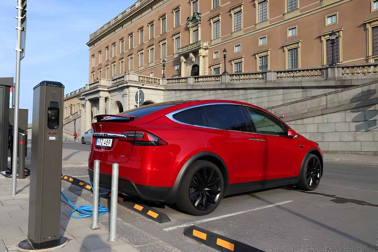 EV Charging Stations at State and Federal Agencies